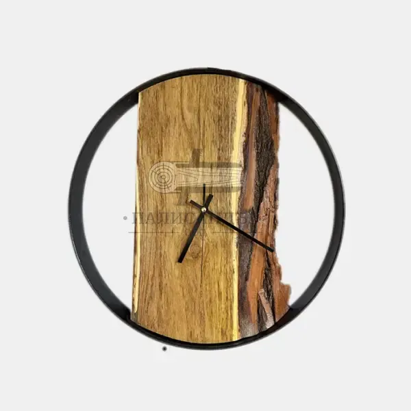 Стенен дървен часовник
