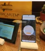 Дървена поставка за телефон - Палисандър ООД Ракитово